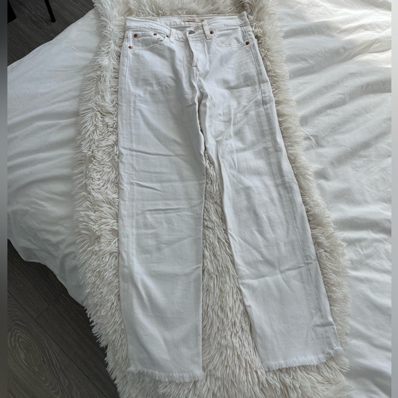 Levi’s White Jeans - Picture 3 of 5